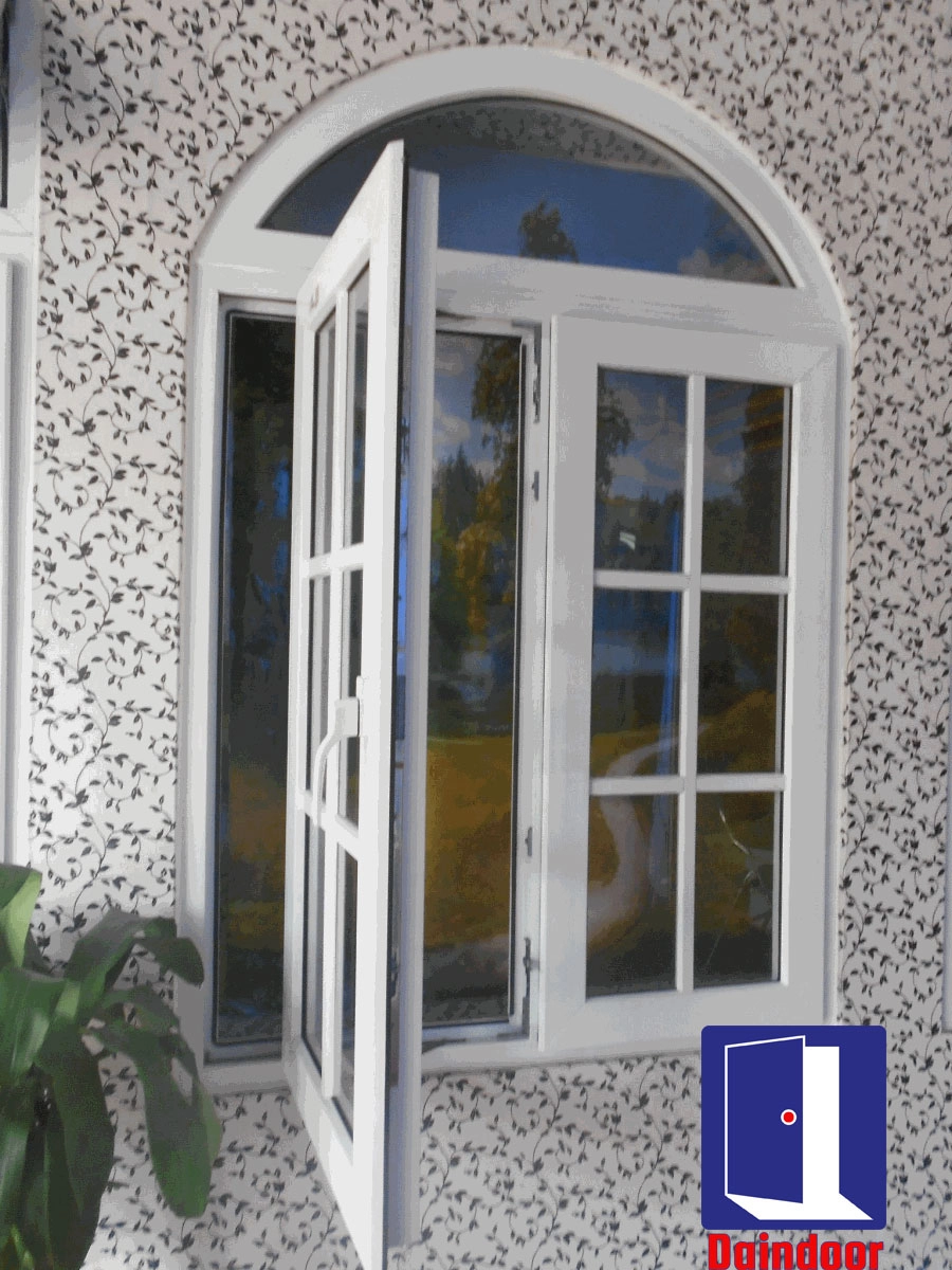 Cửa nhôm kính khó trạm trổ hơn cửa nhựa