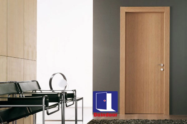 Bề mặt trơn láng và màu săc cuốn hút là ưu điểm dòng cửa này