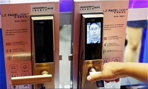 Ổ khóa thông minh tích hợp công nghệ nhận dạng khuôn mặt. Ảnh: China News Service